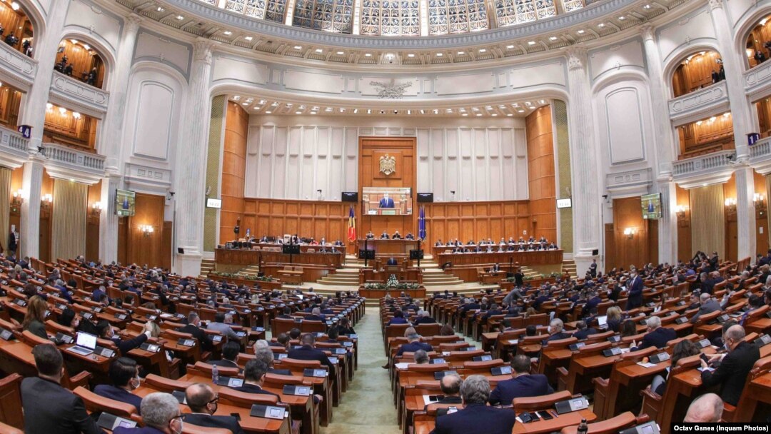 Senatul a votat o lege prin care pragul prejudiciului pentru ca fapta de abuz în serviciu ar fi fost infracțiune să fie de 250.000 de lei. Ulterior, liderii Coaliției de guvernare au promis că vor scădea acest prag.