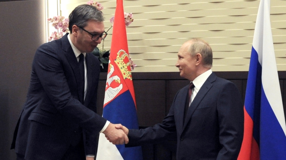 Russian, Serbian Presidents Emerge From Meeting With Talk Of Gas Deal, 'Tactical' Weapons