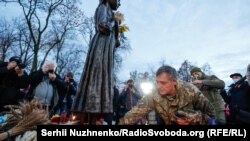 У Києві вшанували пам'ять жертв Голодомору – фоторепортаж