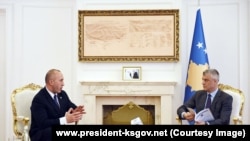 Premijer Kosova Ramuš Haradinaj (L) i predsjednik Hašim Tači (D).