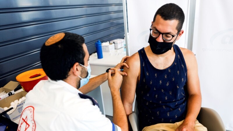 Izrael: Mbi gjysmë milioni persona kanë marrë dozën e katërt të vaksinës