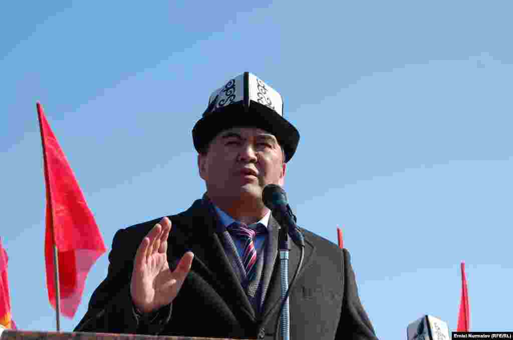 Ata-Jurt party leader Kamchybek Tashiev also addressed the rally.