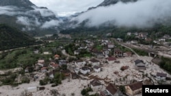 Pogled iz drona na rijeku Neretvu i poplavljeno područje u Donjoj Jablanici, BiH, 6. 10. 2024.