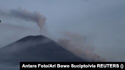 Вулканот Семеру на островот Јава во Индонезија