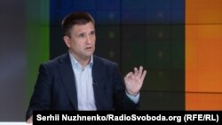 За словами ексміністра, від’їзд працівників дипломатичних місій та членів їхніх родин – це «нормальна практика оцінки ризиків»