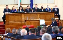  Никола Минчев (в средата) и замесниците му отляво надясно: Цончо Ганев ( 