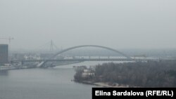 Ukraine -- Podilskyi bridge, Kyiv, 5Dec2021