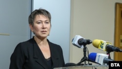 Министърката на икономиката Даниела Везиева опроверга твърденията на тримата членове на съвета на директорите на ДКК, с които беше оправдано решението за уволнението на изпълнителната директорка Ваня Караганева.