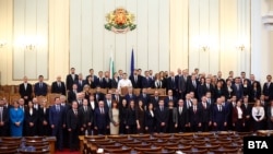 47-ото Народно събрание започна работа в петък. "Възраждане" не участва в традиционната снимка на всички депутати.
