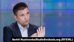 Павло Клімкін під час запису програми «Суботнє інтерв'ю»