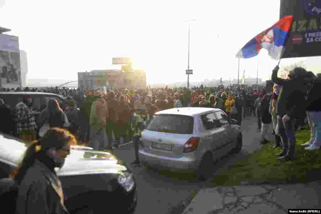 Во Белград беа блокирани неколку од најважните сообраќајници во градот
