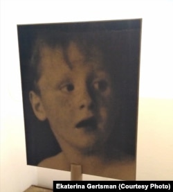 Одна из маленьких жертв программы "T-4". Фото из мемориальной экспозиции в городе Пирна, Германия