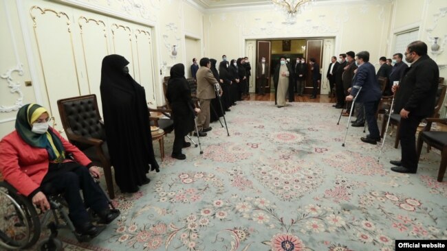 جلسه ابراهیم رئیسی با مدیران انجمنهای معلولان که شنبه شب برگزار شد