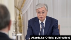 Нурсултан Назарбаєв після відходу з посади президента у 2019 році все одно відігравав ключову роль в управлінні країною (на фото Касим-Жомарт Токаєв)