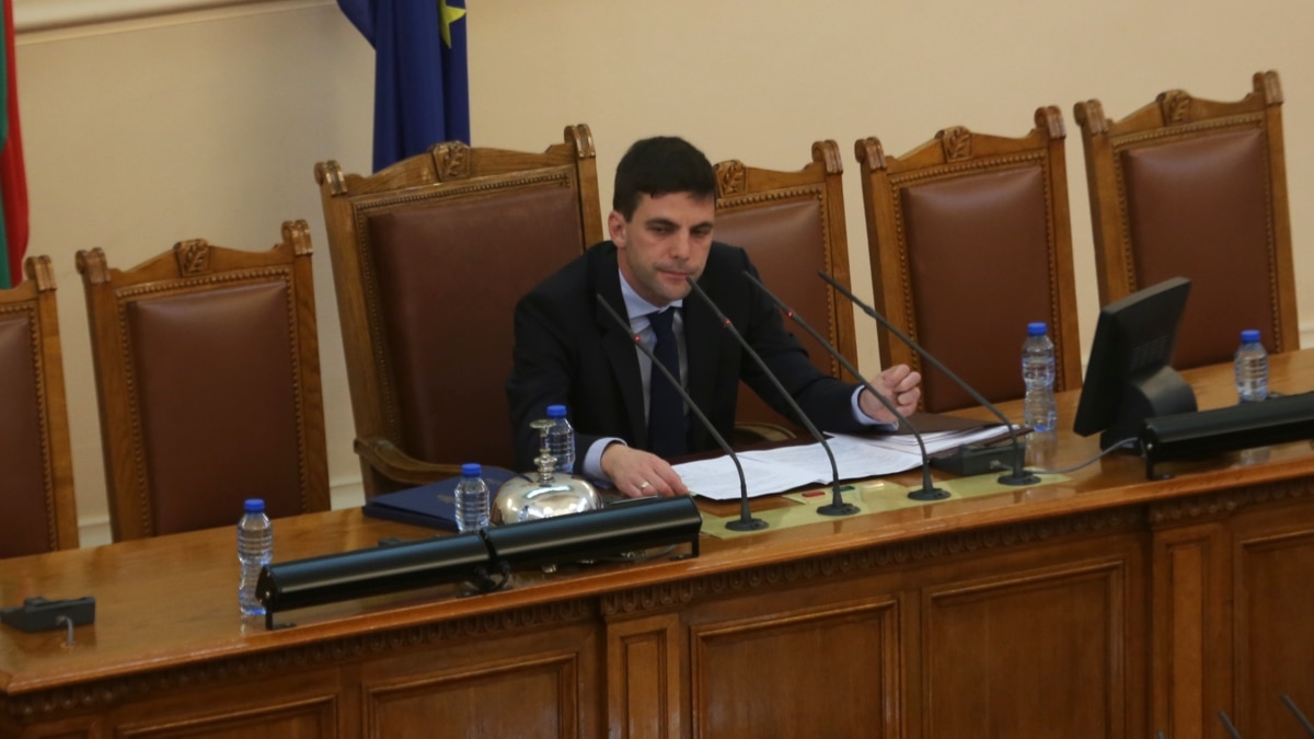 Немски възпитаник, юрист и политик, който иска парламентът да е