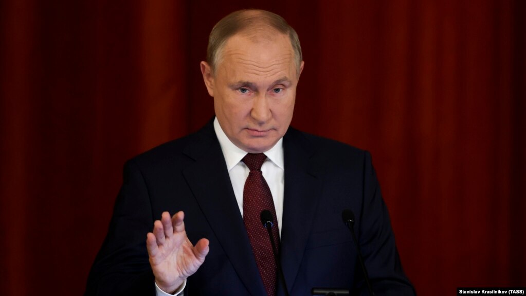 We cannot but be concerned about the prospect of Ukraine's possible admission to NATO, because this will undoubtedly be followed by the deployment of appropriate military contingents, bases, and weapons that threaten us, Russian President Vladimir Putin said. (file photo)