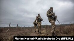 Украінскія памежнікі ў Новых Ярылавічах пры мяжы зь Беларусьсю