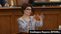 Председателят на парламентарната група на ГЕРБ Десислава Атанасова. 