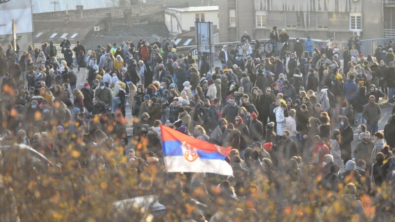 Протести и блокади во Белград и ширум Србија, евидентирани неколку инциденти