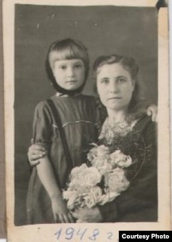 Мама и бабушка Татьяны Литвиновой, 1948