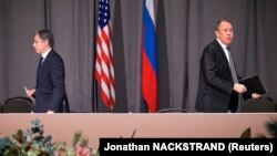 Държавният секретар на САЩ Антъни Блинкен (вляво) и руският външен министър Сергей Лавров. Снимката е архивна.