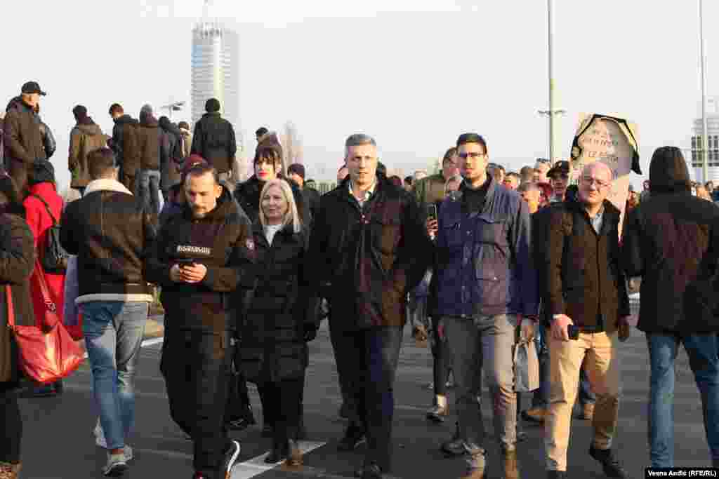 Меѓу демонстрантите беа и дел од опозициските лидери во Србија