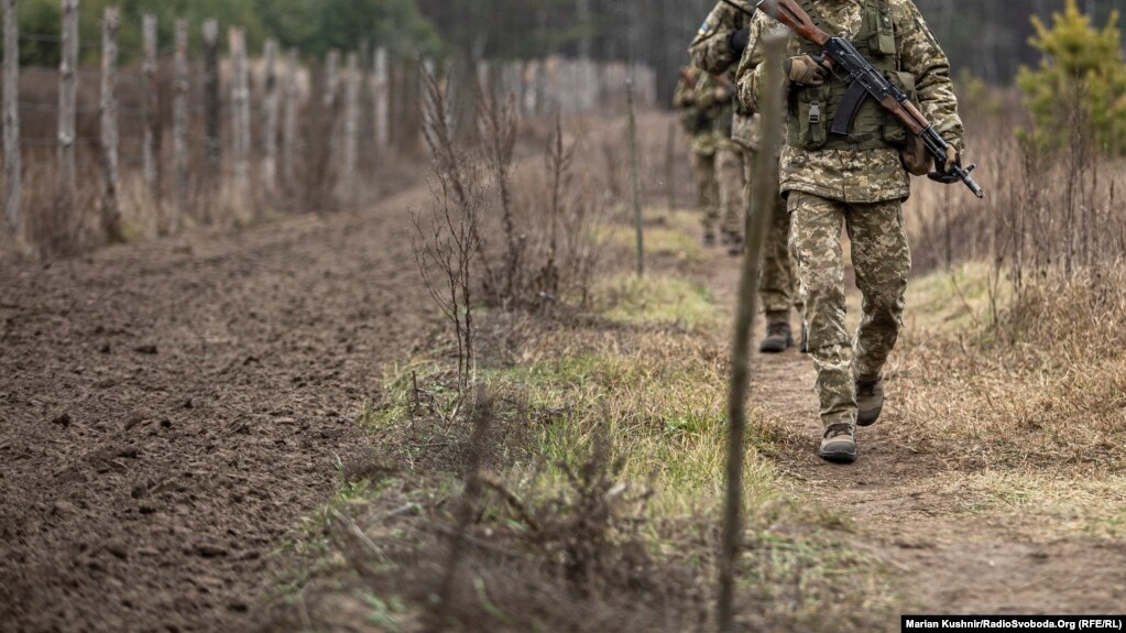 Прикордонники кажуть про близько 40 пострілів із міномета 120-мм калібру