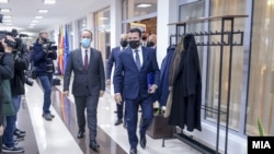 Kreu i partisë Alternativa, Afrim Gashi dhe shefi i ekzekutivit të Maqedonisë së Veriut, Zoran Zaev. 