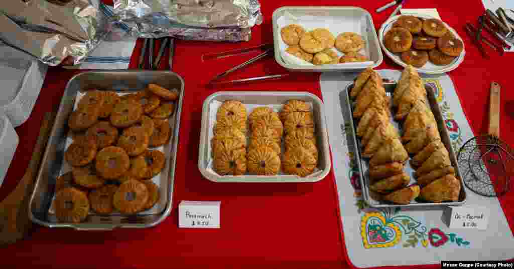 Өстәл ризыктан сыгылып торды