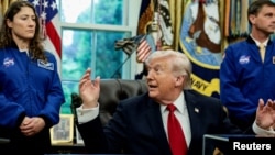 Президент США Дональд Трамп під час зустрічі  з астронавтами Artemis II у Білому домі 29 квітня