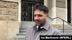 Advokat Andreja Gnjota, Filip Sofijanić (na fotografiji ispred suda 19. februar), rekao je novinarima da se nada da će Apelacioni sud ukinuti rešenje o ekstradiciji