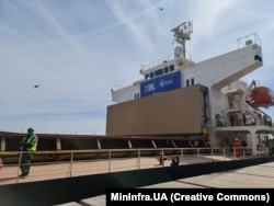 На це судно завантажують зерно для Ємену, порт «Чорноморськ», 24 березня 2023 року