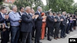  Поддръжниците на Борисов скандираха името му. 