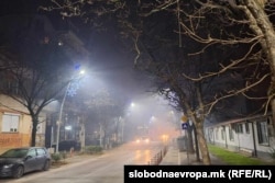 Mjegulla në një rrugë në Shkup.