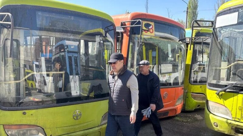 Садыр Жапаров Бишкектеги автобустар маселесин чечүүнү тапшырды 