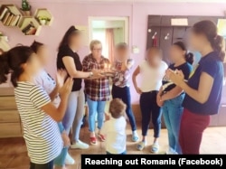 La ONG-ul Reaching Out Romania, Iana Matei are 12 copii în grijă, cărora le oferă o viață cât mai apropiată de traiul într-o familie.