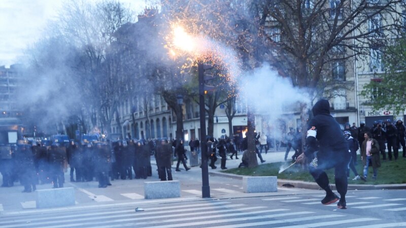 Sukobi demonstranata i policije tokom protesta u Francuskoj