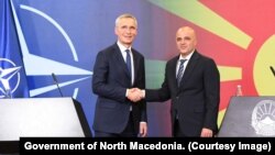 Премиерот на Северна Македонија Димитар Ковачевски на 21 ноември го пречека генералниот секретар на НАТО, Јенс Столтенберг, кој е во официјална посета на Северна Македонија. 
