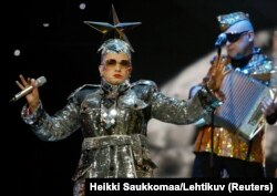 Verka Serduchka, ukrajinska takmičarka iz 2007. godine tokom nastupa u Helsinkiju.