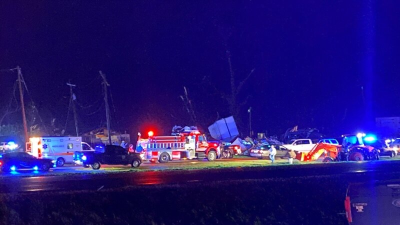 Tornado në SHBA, vdes një person pasi shembet çatia e një teatri