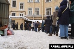 Сбор подписей за выдвижение Бориса Надеждина в президенты РФ в Петербурге, 22 января 2024 года.