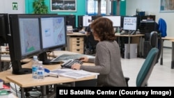 Centrul Satelitar al Uniunii Europene se află lângă Madrid/Spania, la Torrejon de Aroz.