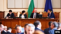 Председателят на парламента Росен Желязков (в средата) заедно със заместниците си Никола Минчев, Росица Кирова и Кристиан Вигенин.