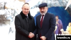 Russia - President Vladimir Putin greets Armenian Prime Minister Nikol Pashinian during a CIS summit in St. Petersburg, December 26, 2023.