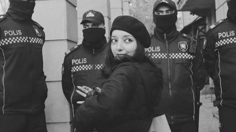 В Азербайджане арестовали журналистку Abzas Media по делу о контрабанде валюты