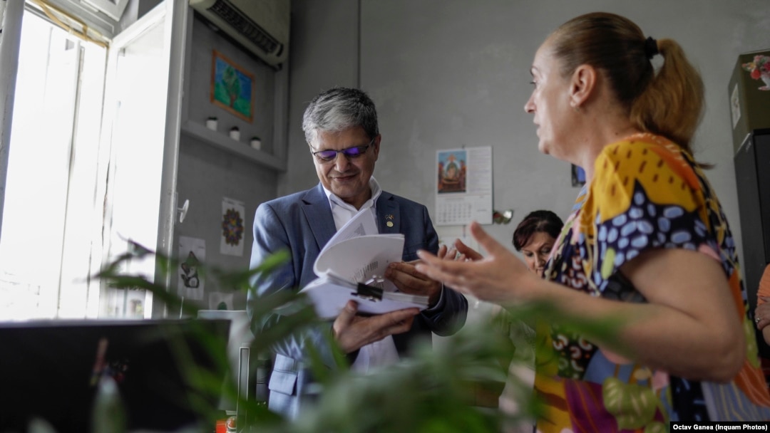 Ministrul de Finanțe, Marcel Boloș, a vizitat, vineri, sediile mai multor instituții din subordine, iar angajații i-au descris condițiile proaste în care lucrează.