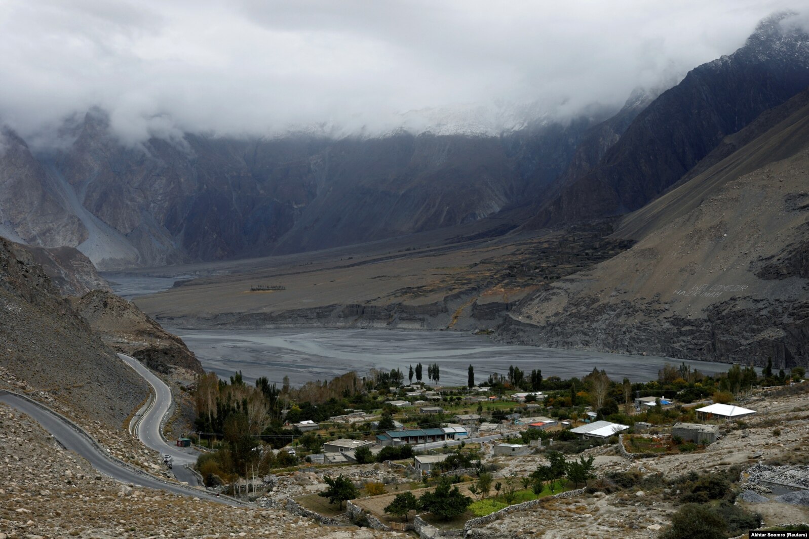 Fshati Passu, i vendosur në luginën Gojal në vargun malor Karakoram në rajonin Gilgit-Baltistan.