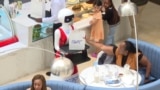 Nairobi, Kenia /// Robot waiters in Kenia