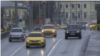 Таксисты-мигранты из Центральной Азии вышли на улицу Москвы. Иллюстративное фото