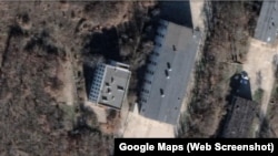 Здания на территории воинской части у села Флотское. Скриншот спутниковой карты Google